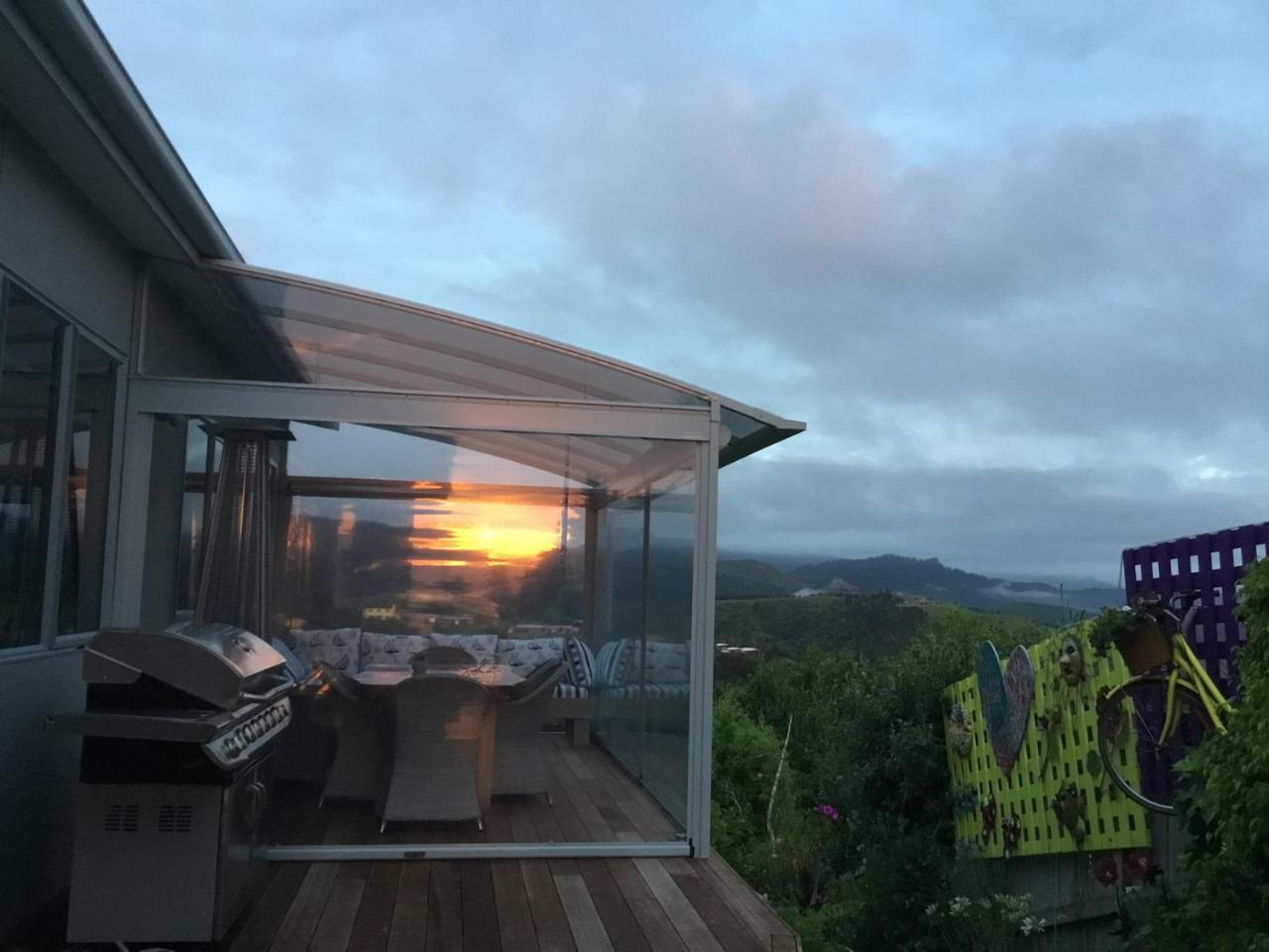 Stunning Views Bed, Breakfast & Health Retreat Bed and Breakfast Whangamata Esterno foto